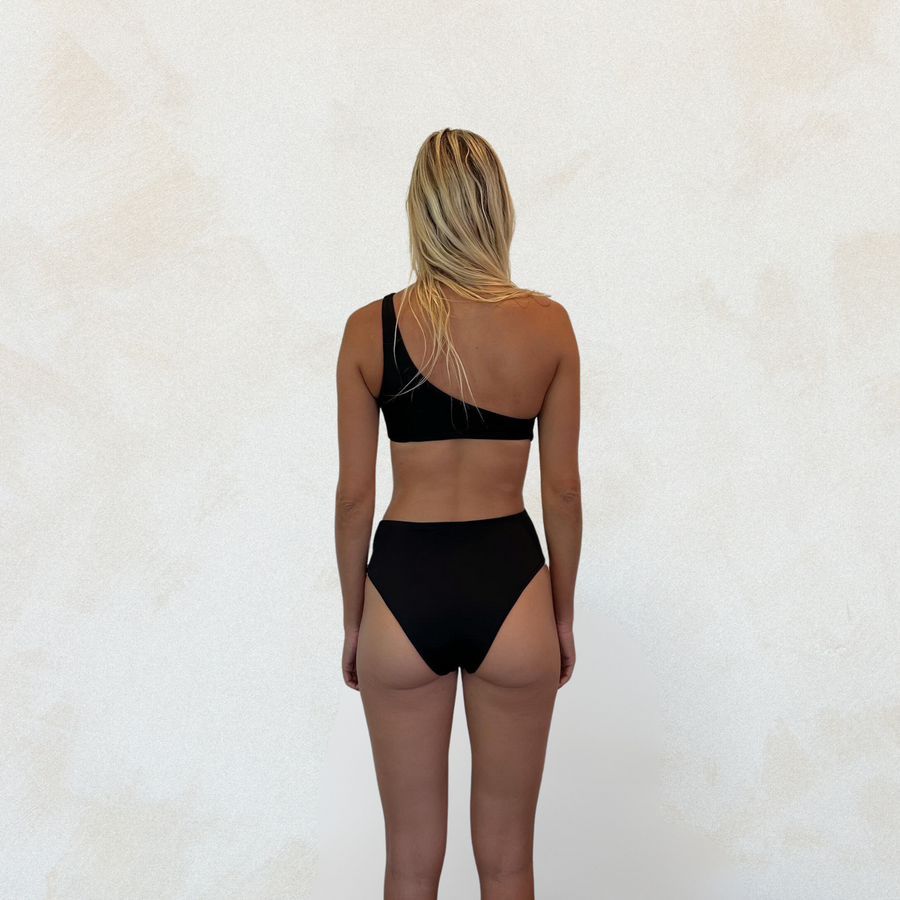 SIENNA ONE-PIECE - BLACK